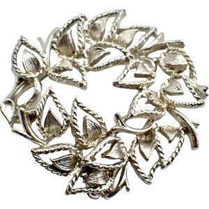 Lisner Heart Leaf Diamond Cut Silver Tone Brooch Wreath Mint Condition 1.35" Vtg
